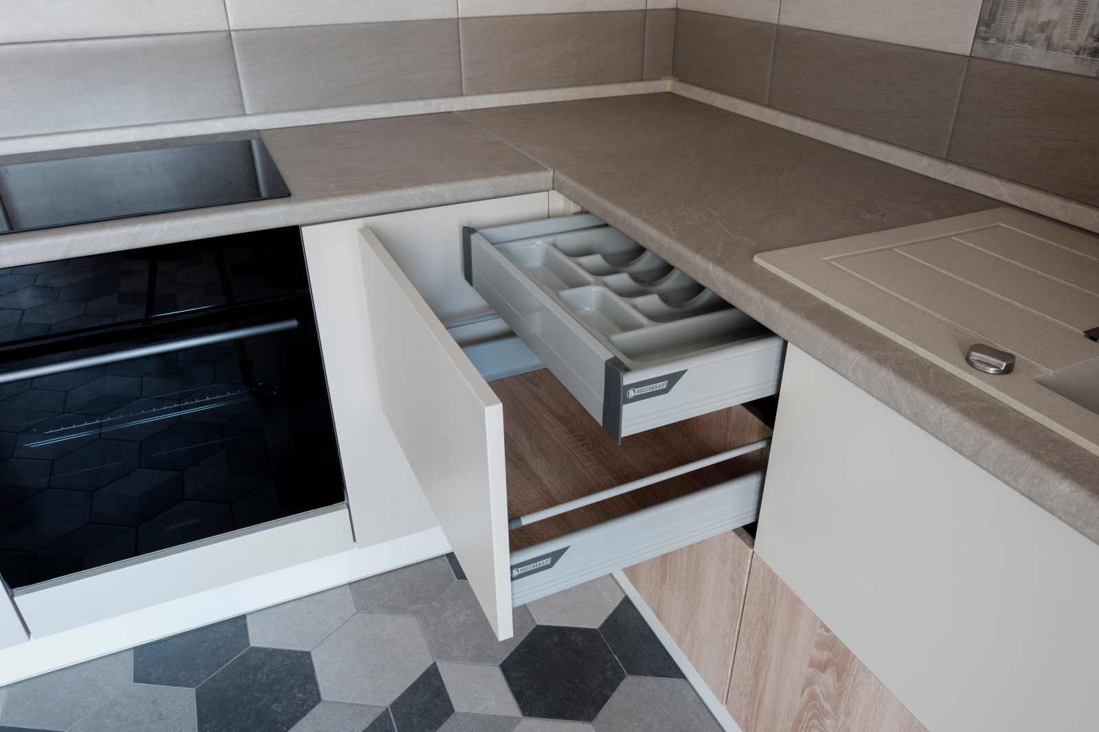 Кухня со вставками