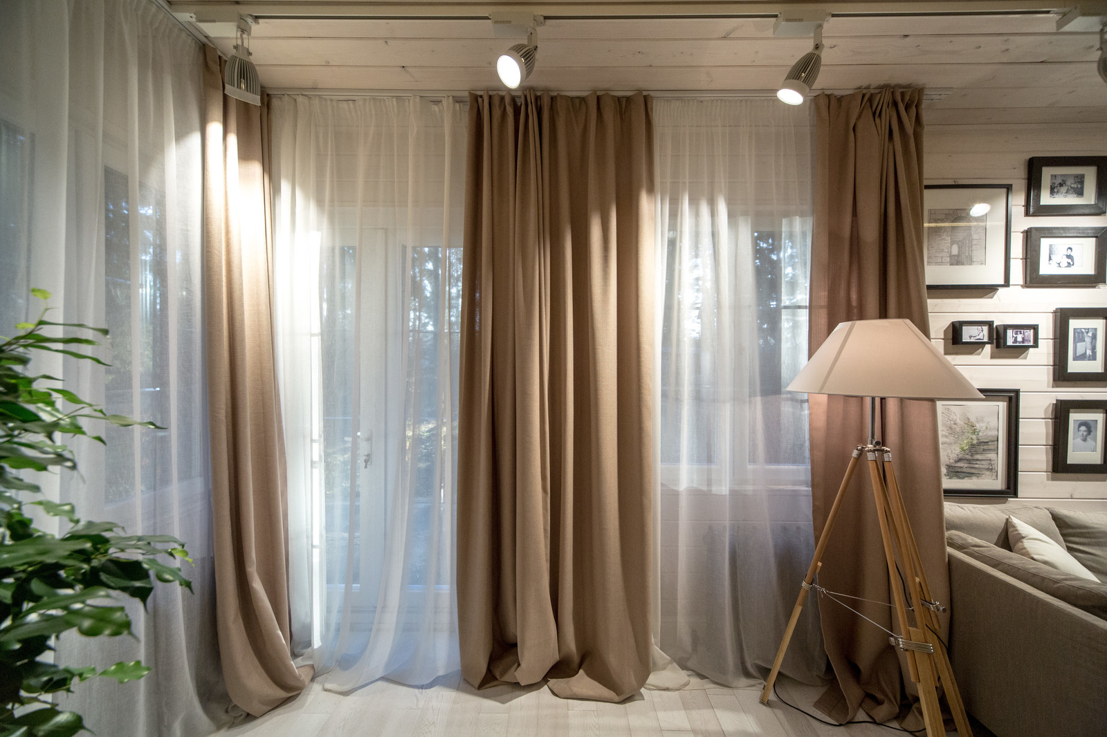 Алмазная грань в окнах гостинной.