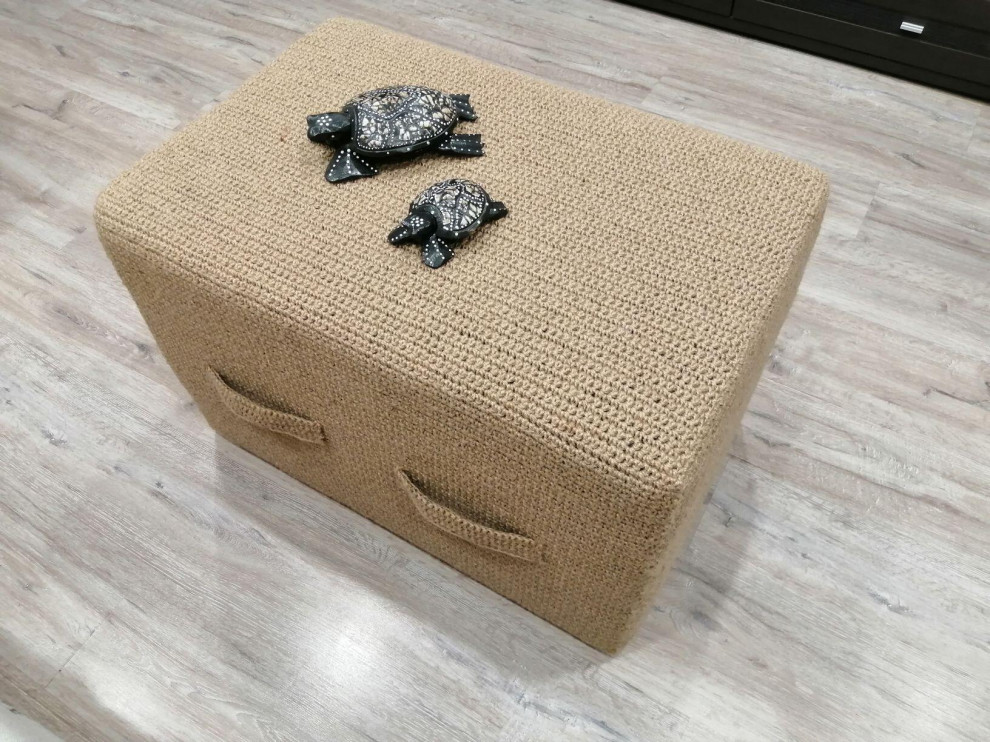 Обложка проекта: Выполненный проект. Вязаный пуф- журнальный столик.