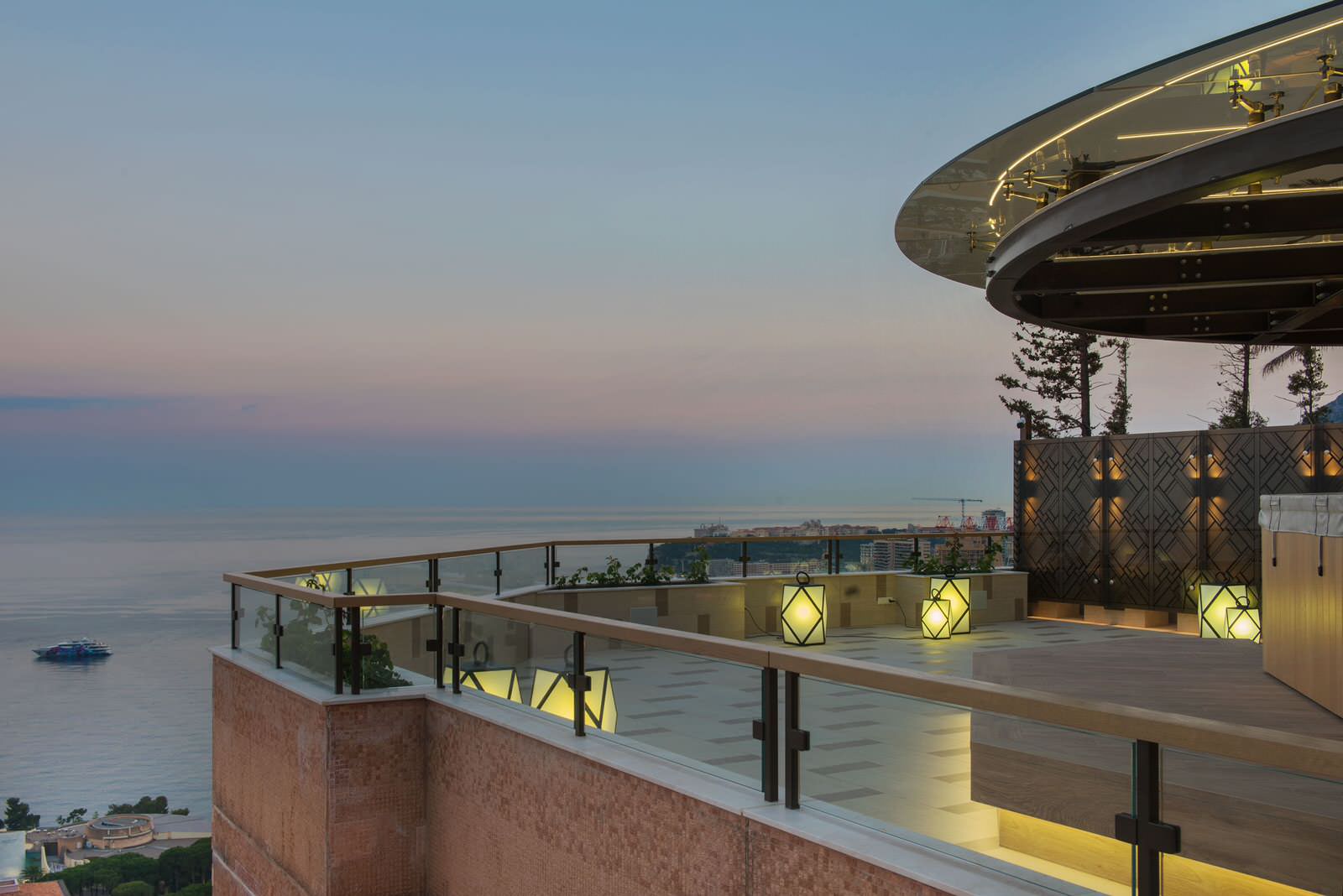 Квартира с террасой у моря