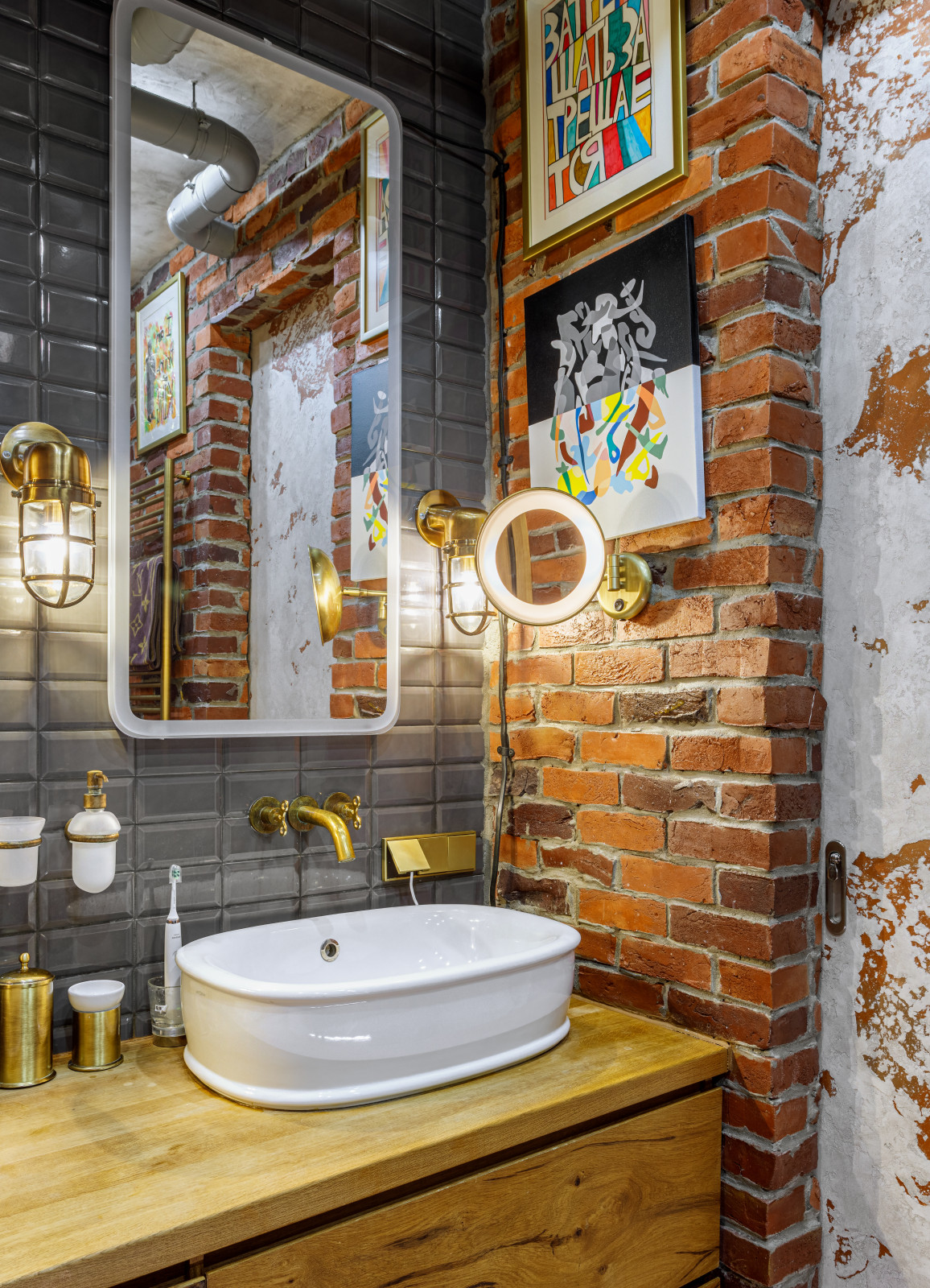 Яркий лофт для ценителя современного искусства