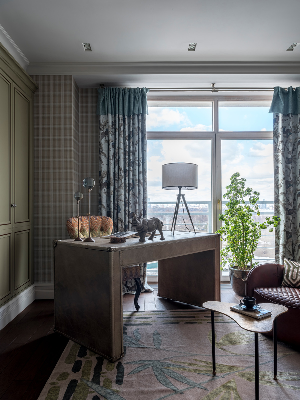 Interior with a view Интерьер с видом на МГУ