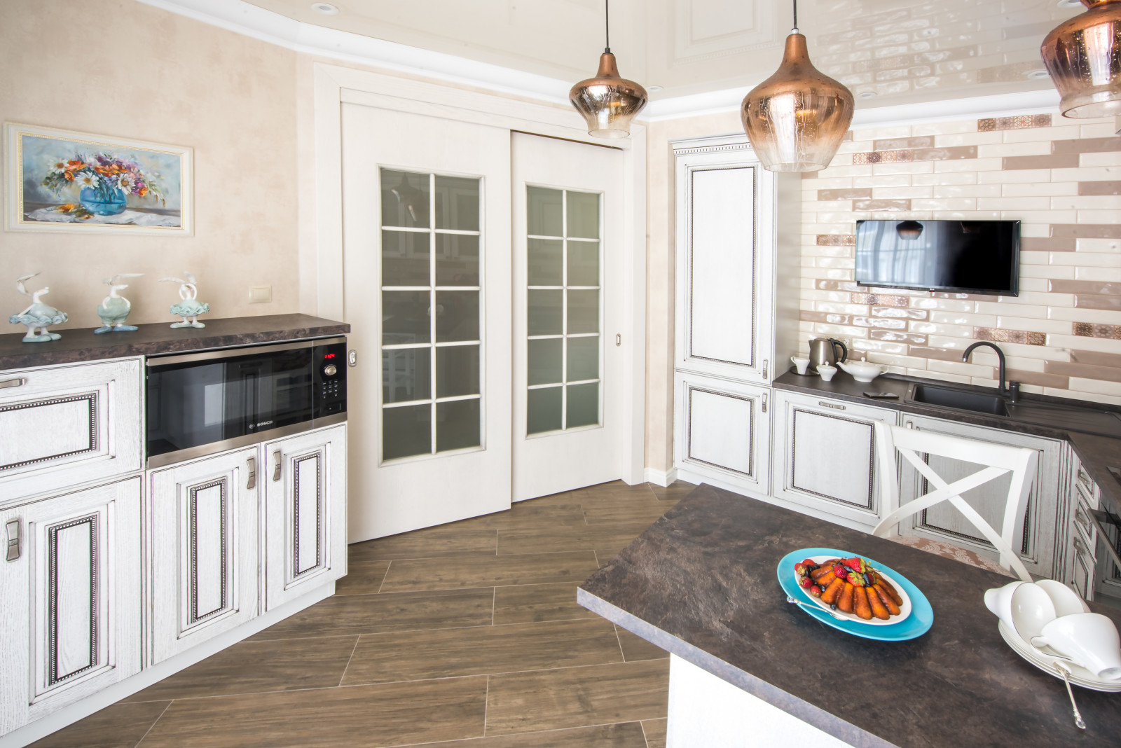 Квартира для двоих фотокухнягостиная, белаякухня,