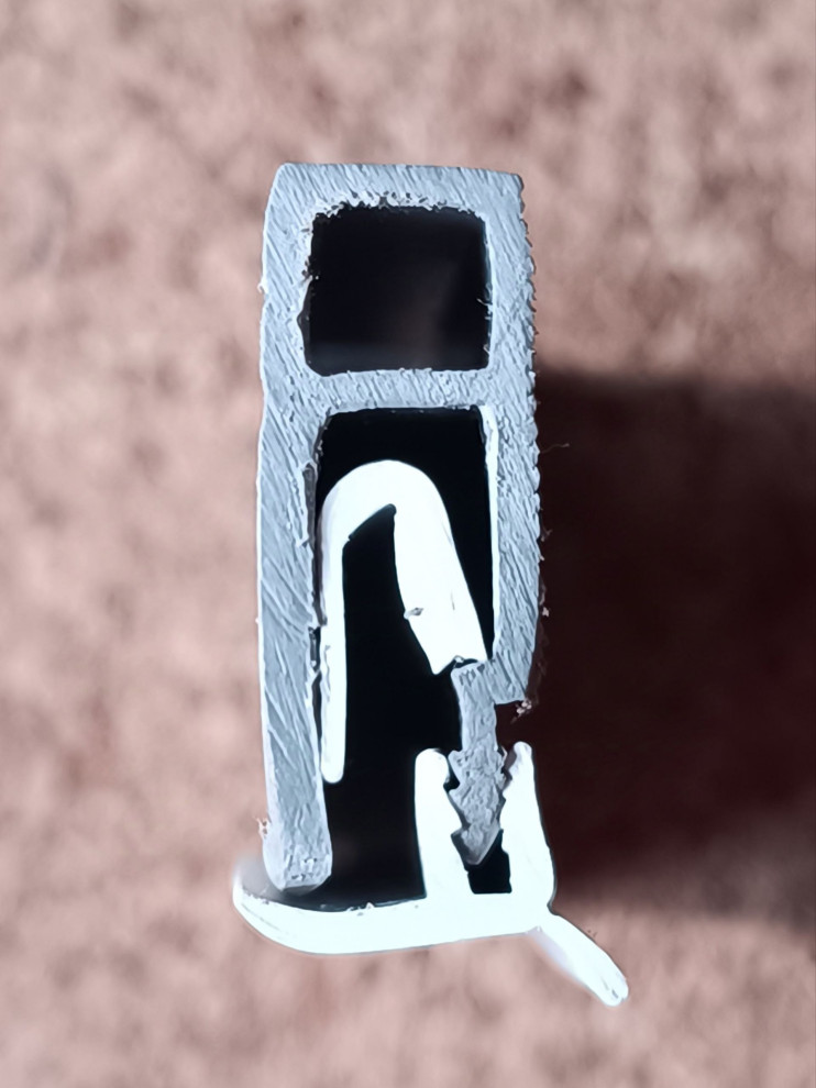 Багет для натяжного потолка