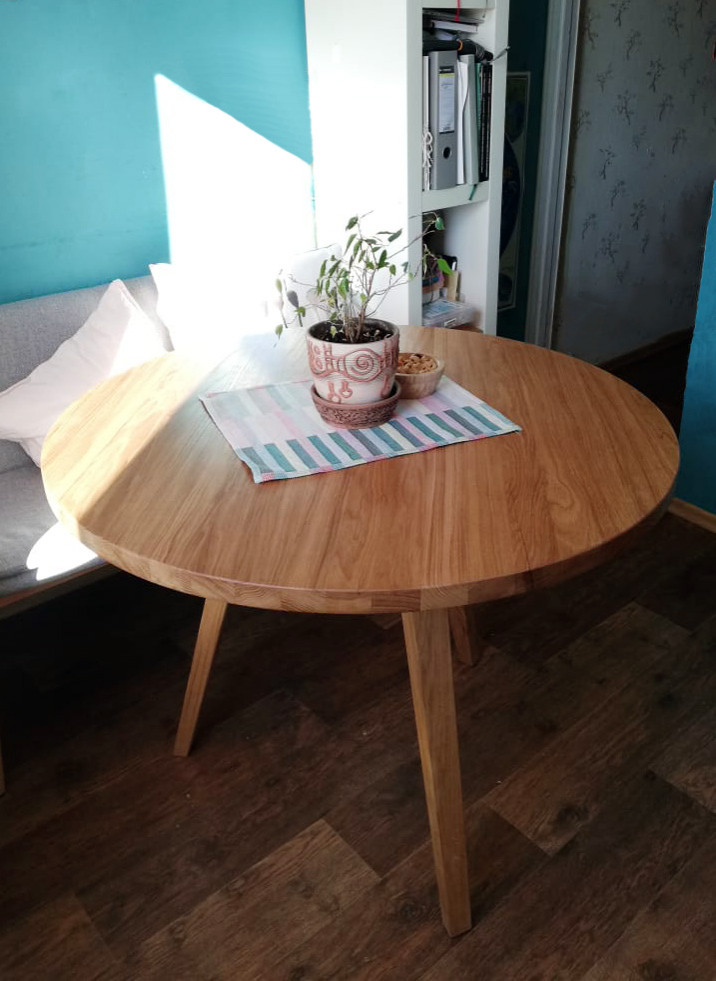 Обложка проекта: Круглый стол из массива дуба