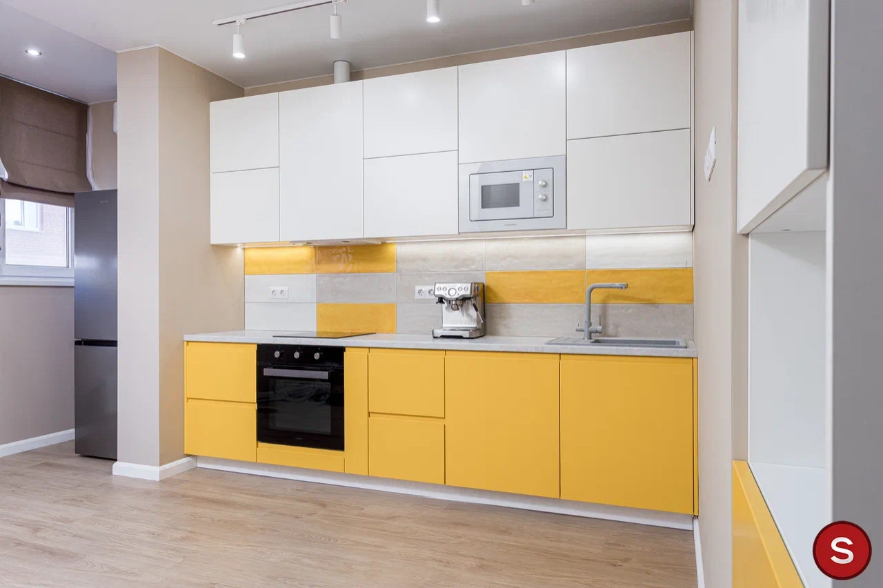 Обложка проекта: Яркая солнечная кухня по ул. Героя Георгия Бочарникова.