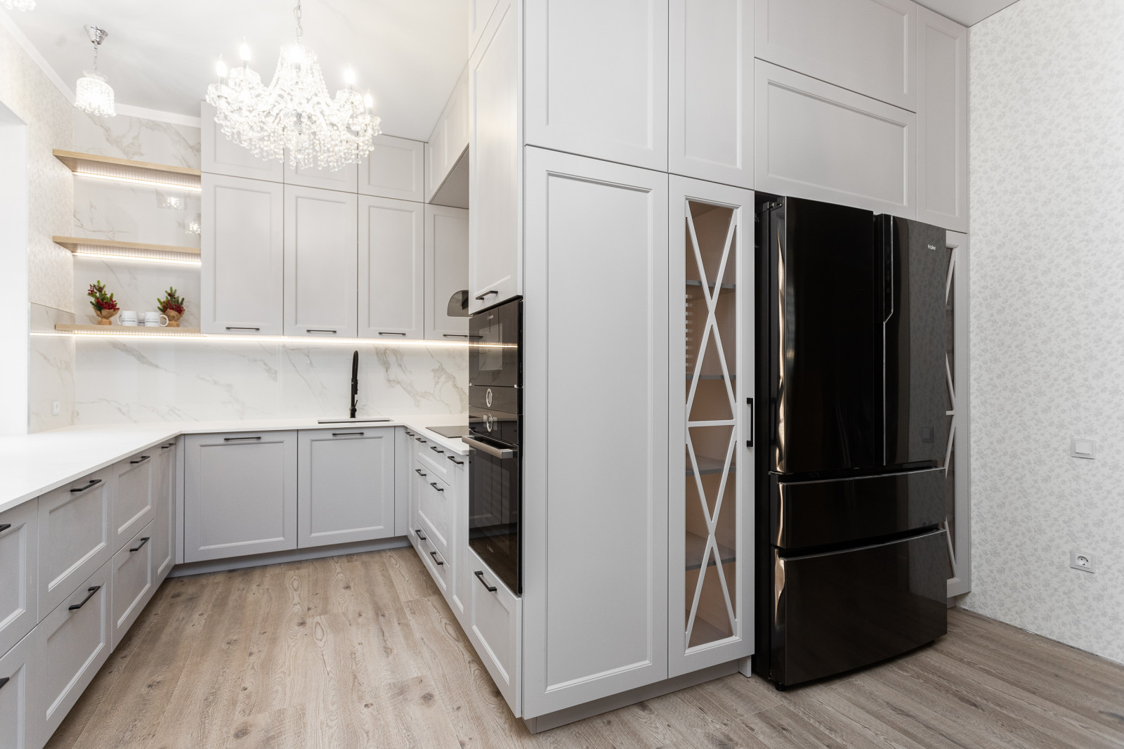 Кухня в стиле современная классика у моря