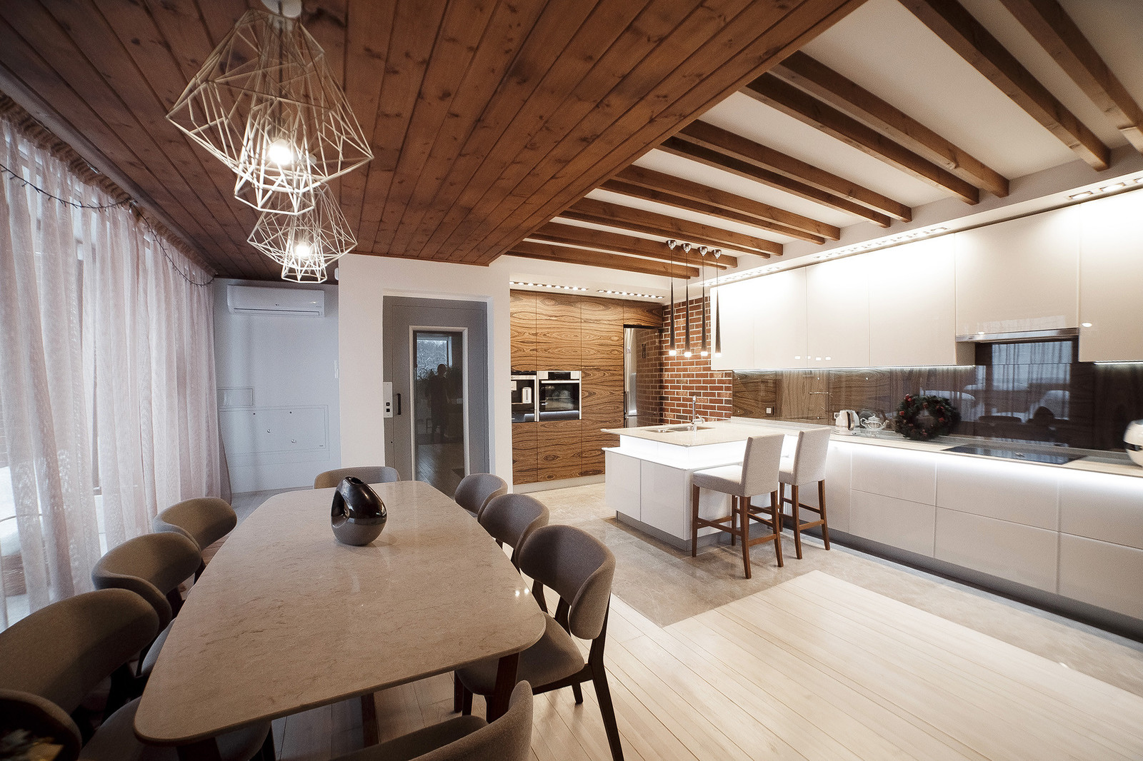 Интерьер коттеджа 300 кв. м на Танковомкольце