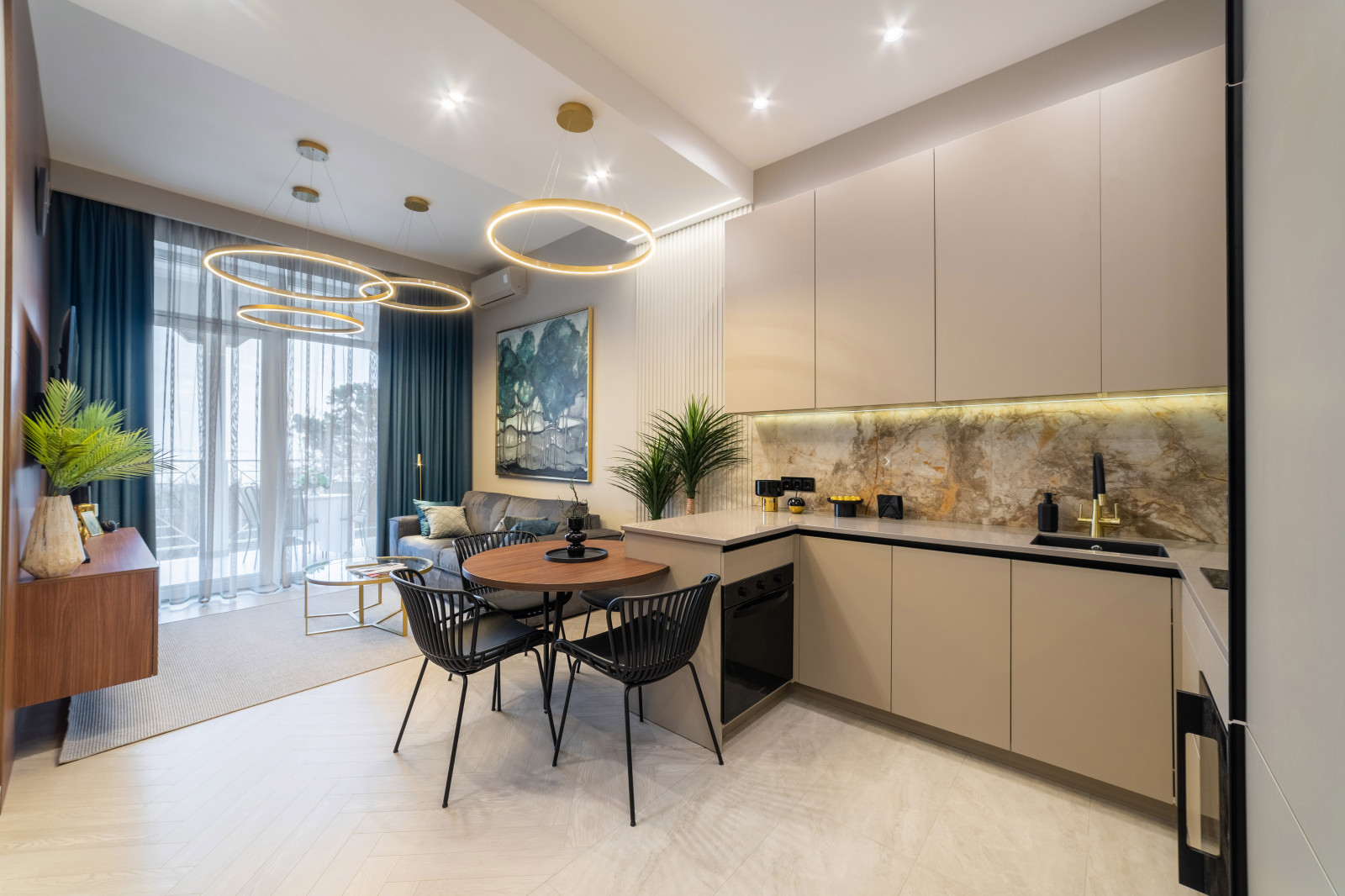 Квартира с современным ремонтом в Сочи