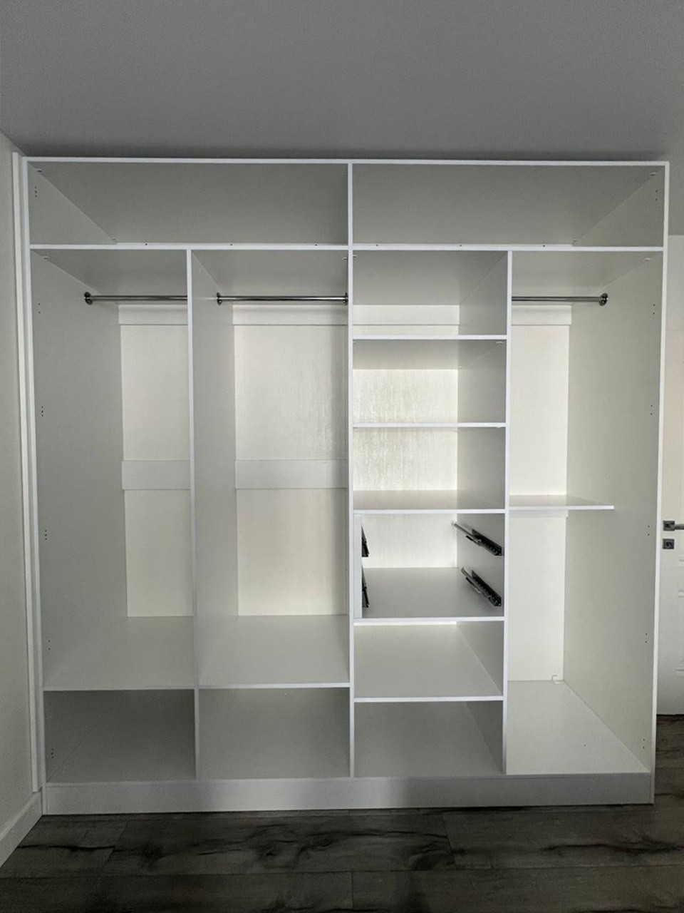 Стильный шкаф (сборка в деталях)