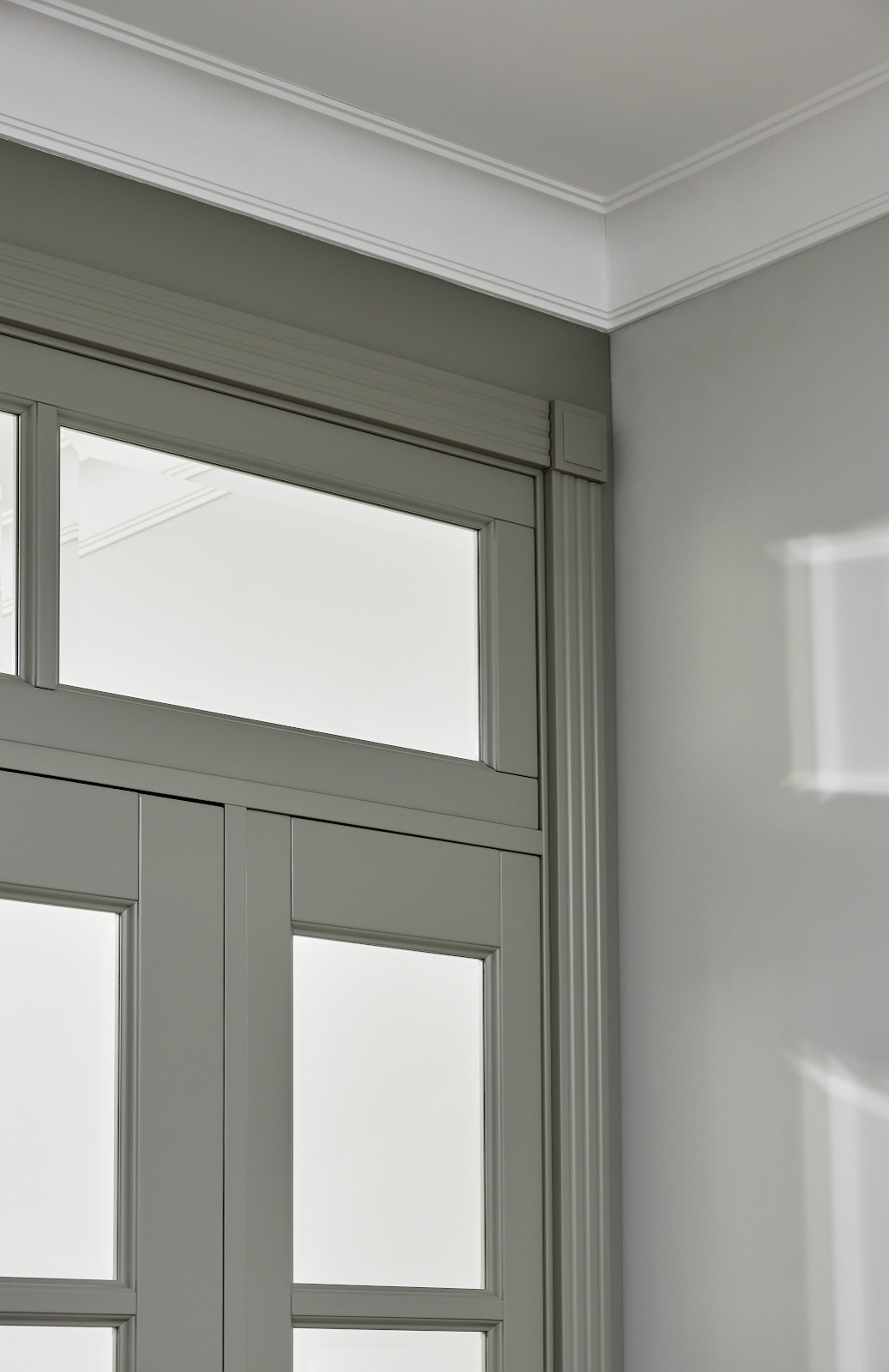 Кантри Ral 7030 в интерьере дома