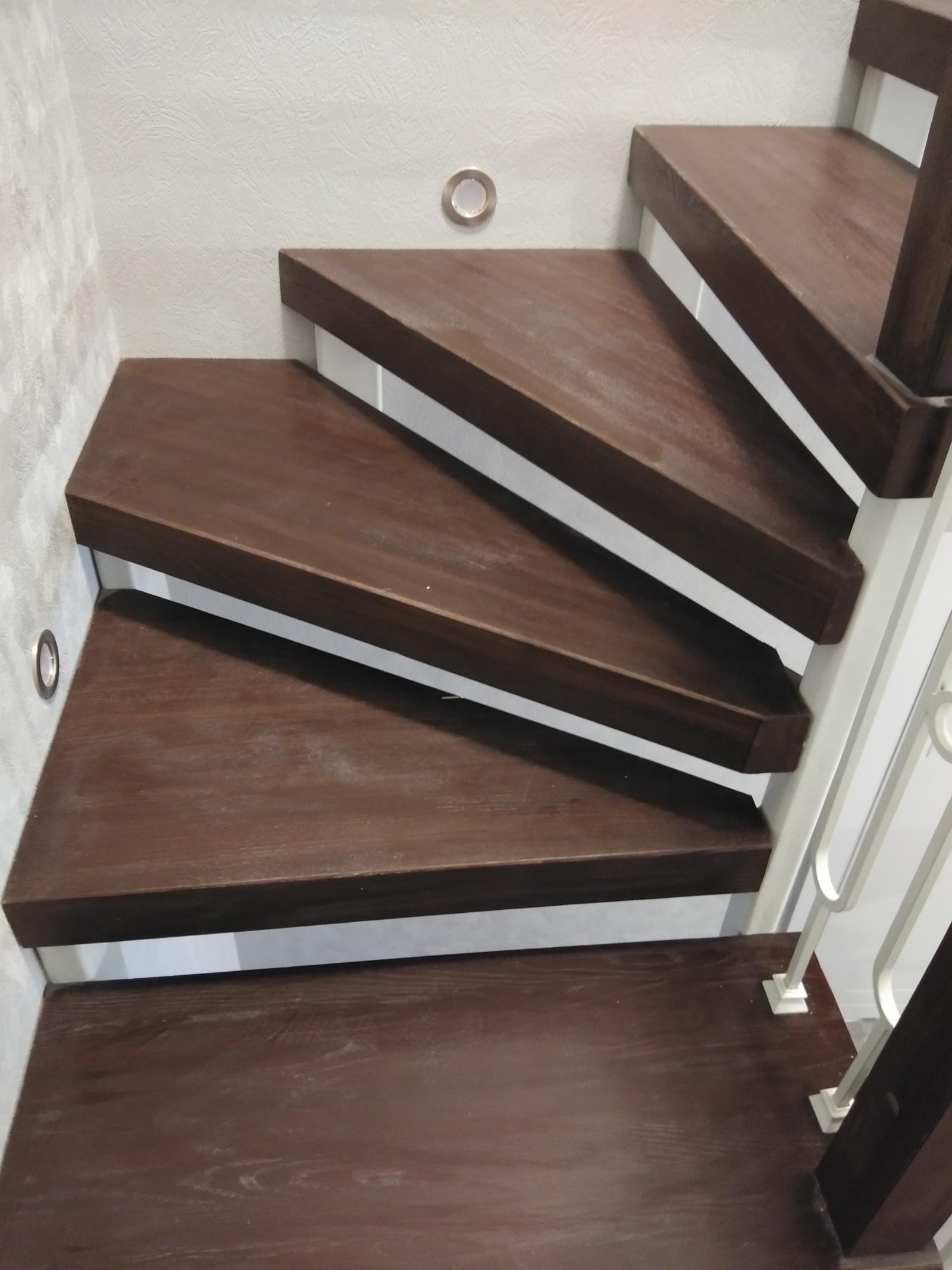 Обложка проекта: Лестница на металле