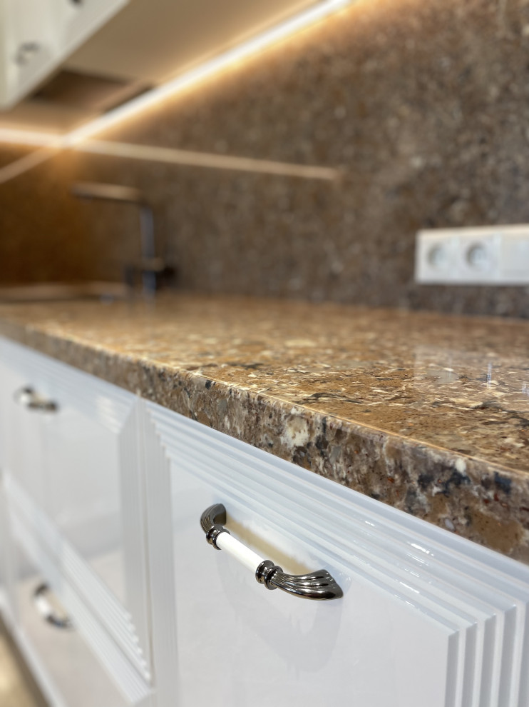 Элегантный кухонный гарнитур RIO в нежном цвете Зефир