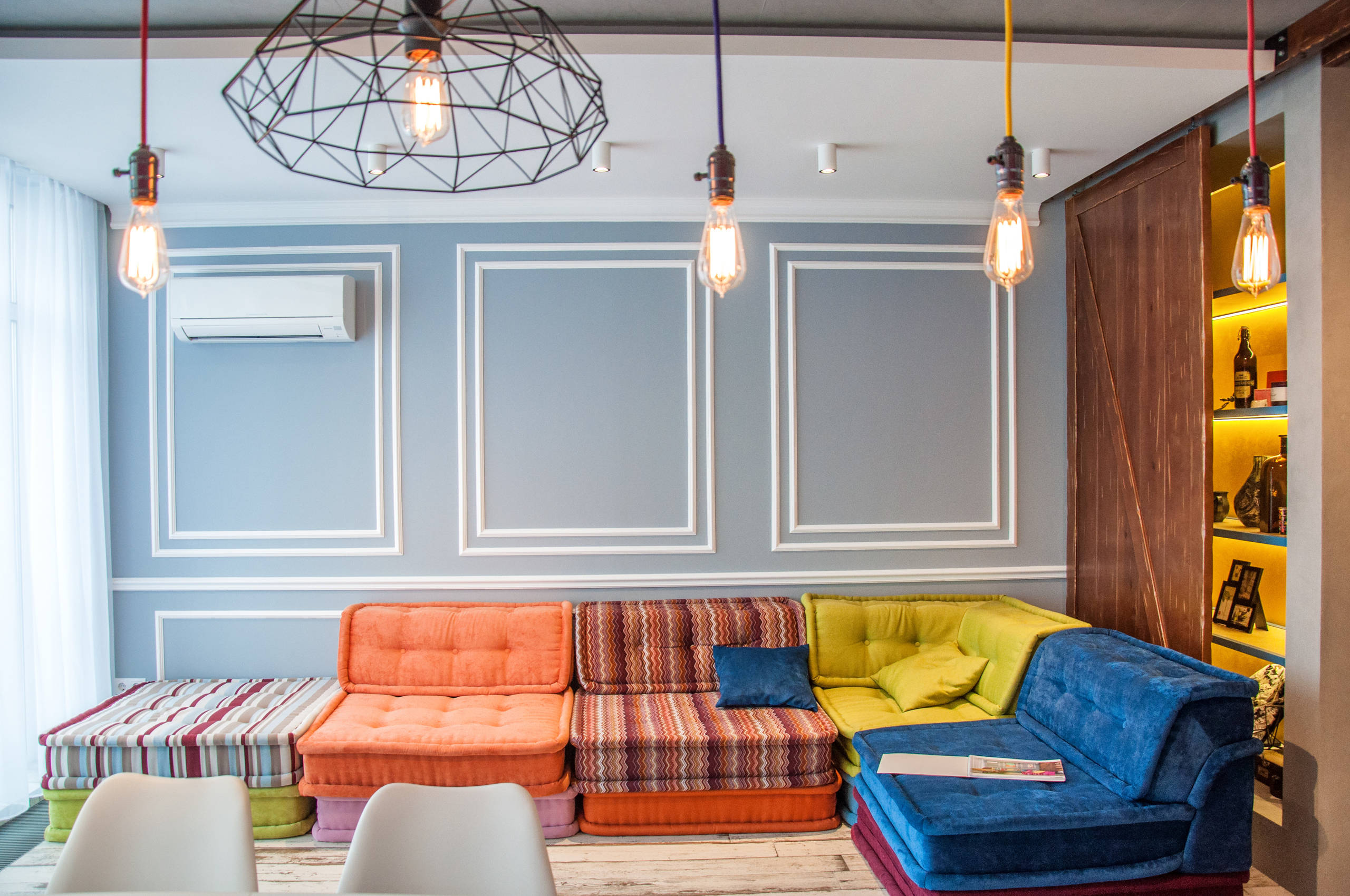 Houzz Украина: Лофт с полицейским зеркалом для танцовщицы