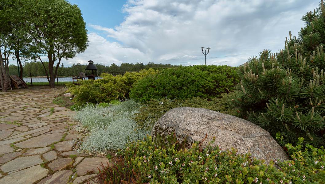 Участок на берегу реки