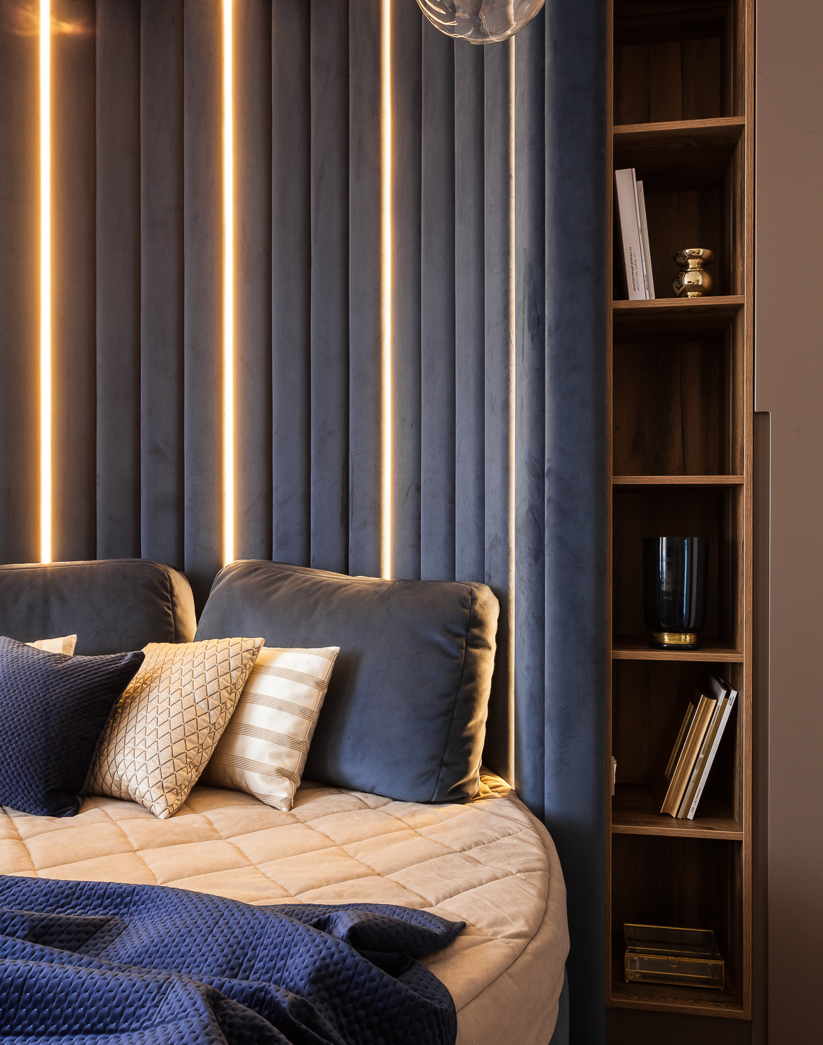 Компактная трехкомнатная квартира с круглой кроватью