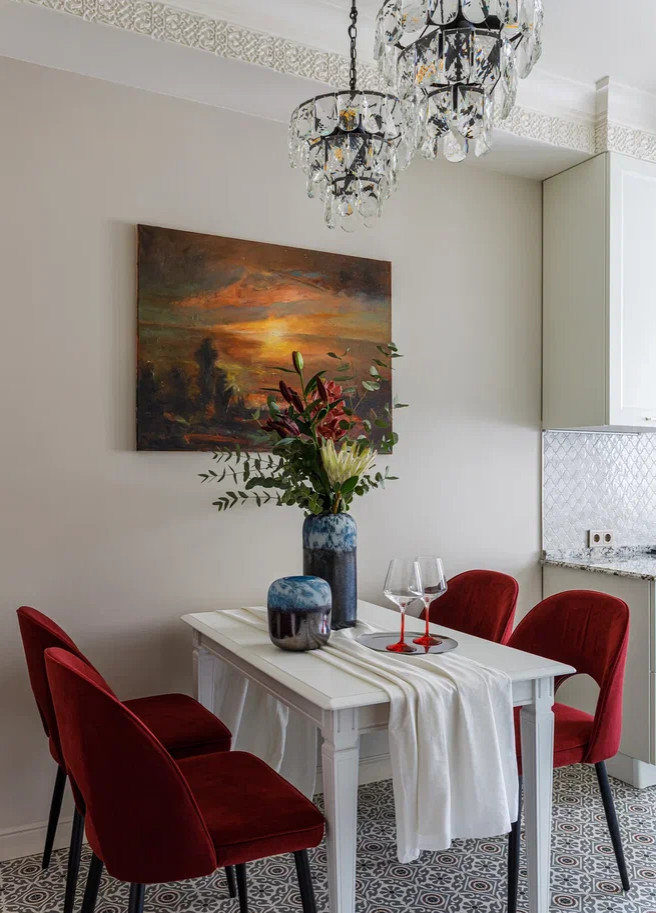 Эффектная квартира с обилием орнаментов для творческой личности