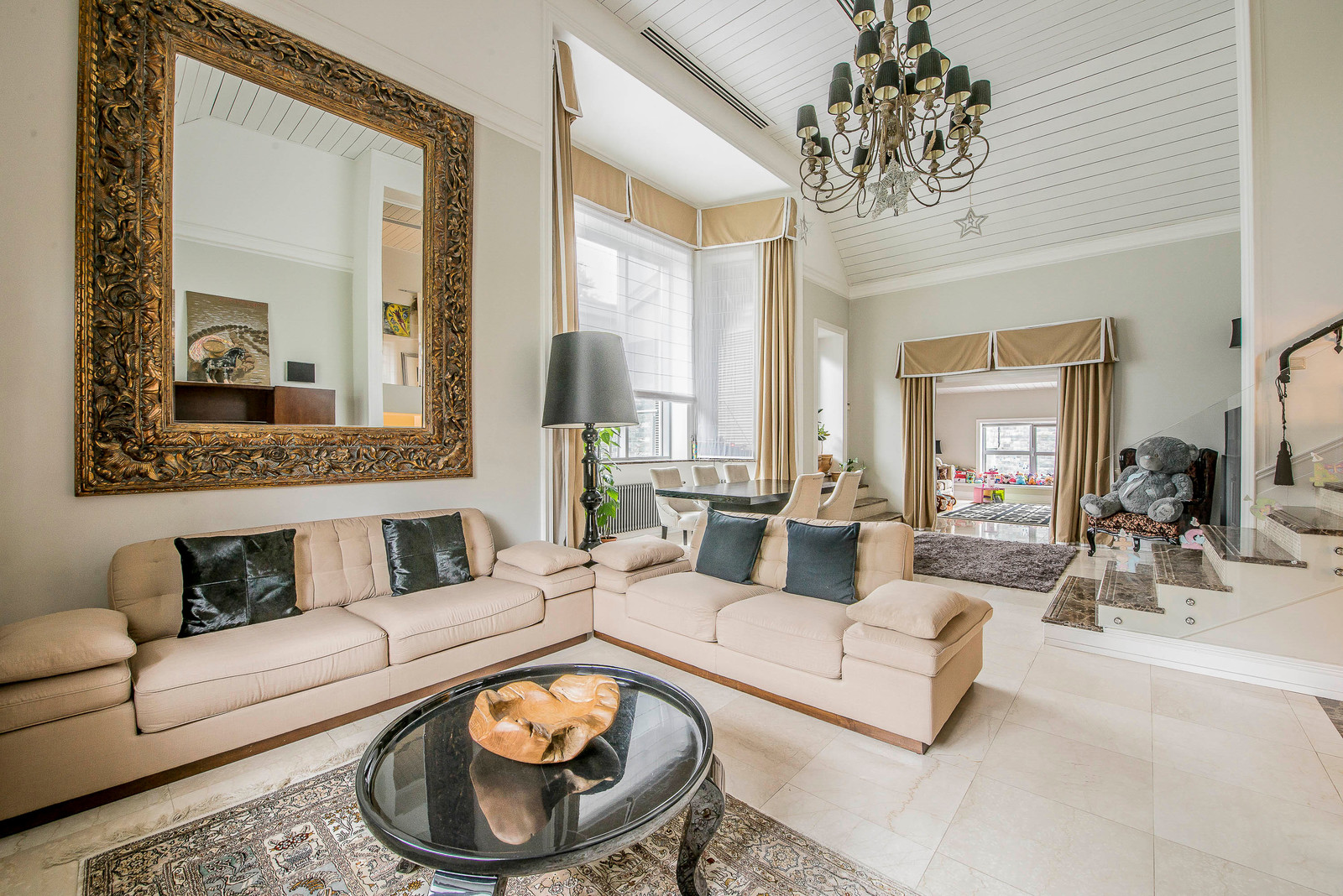 Дом с бассейном