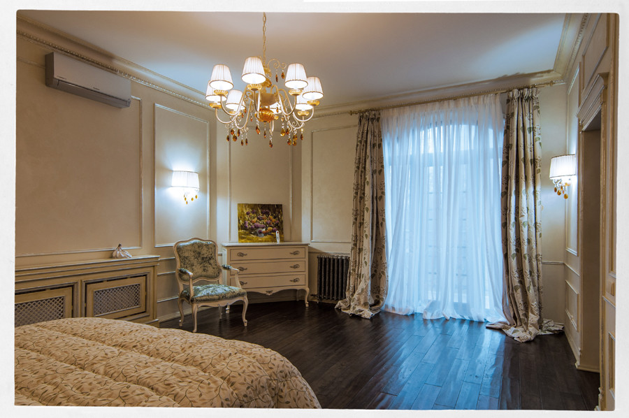 Обложка проекта: Оформление спальной комнаты панелями буазери и двери в гардеробную