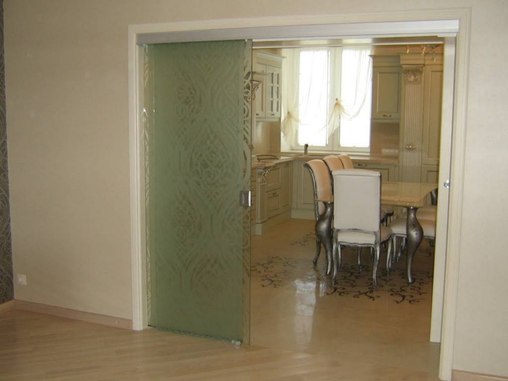 Обложка проекта: Двери раздвижные цельностеклянные триплекс, система " Telescope "