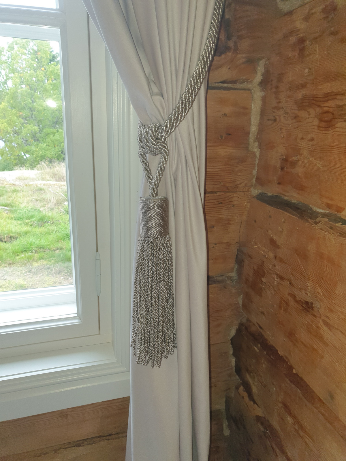 Загородный дом у озера