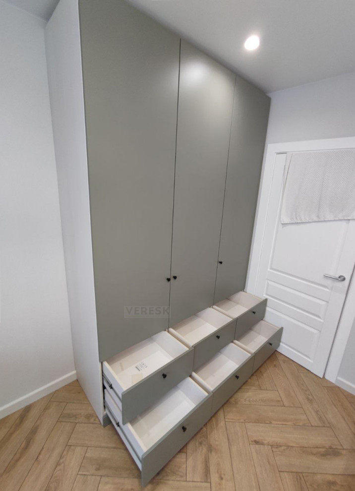 Распашные шкафы