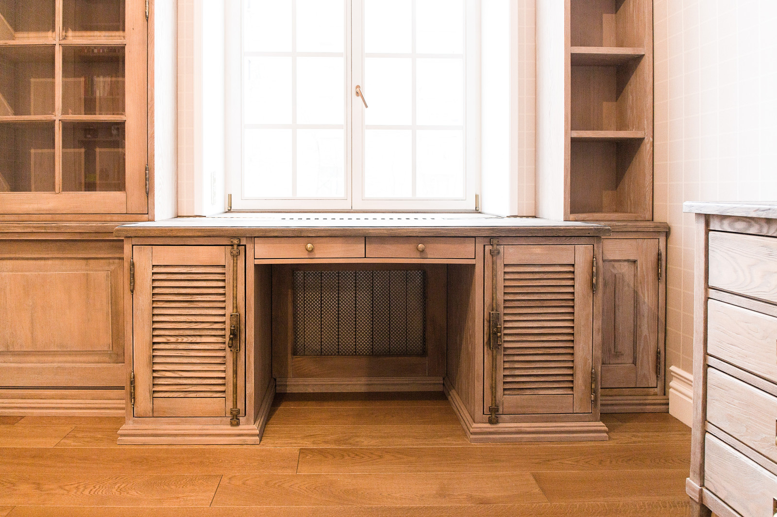 КНИЖНЫЙ ШКАФ RESTORATION & BOOKCASE № 24