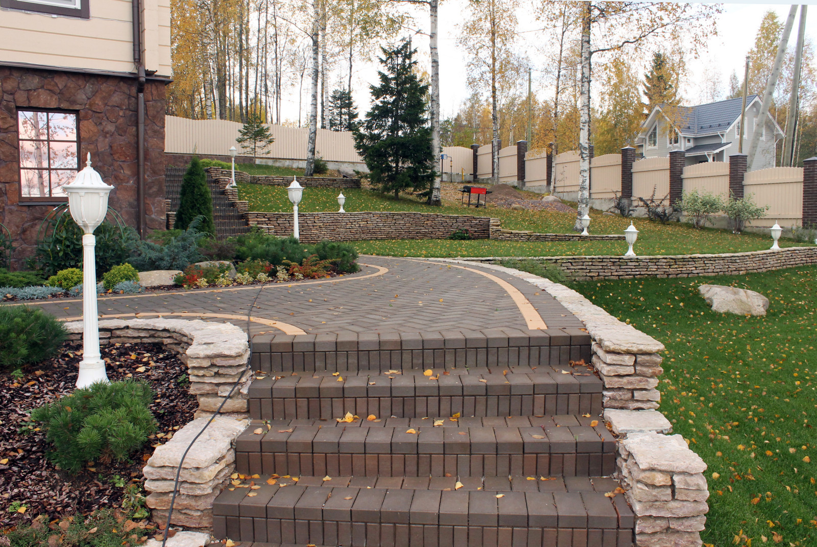 Дом из кирпича в Охтинском парке