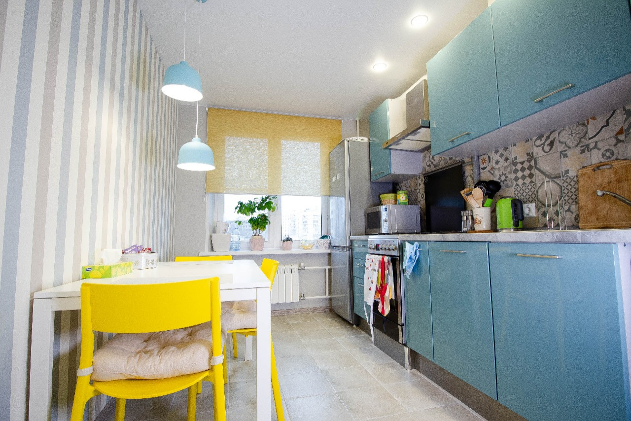 Реализованный проект квартиры в ярких цветах и скромным бюджетом в центре Москвы