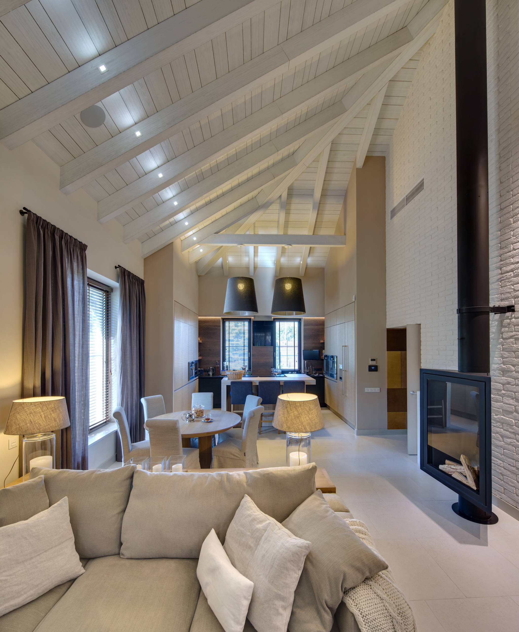 Houzz Украина: Дом с гардеробной под крышей для молодой семьи