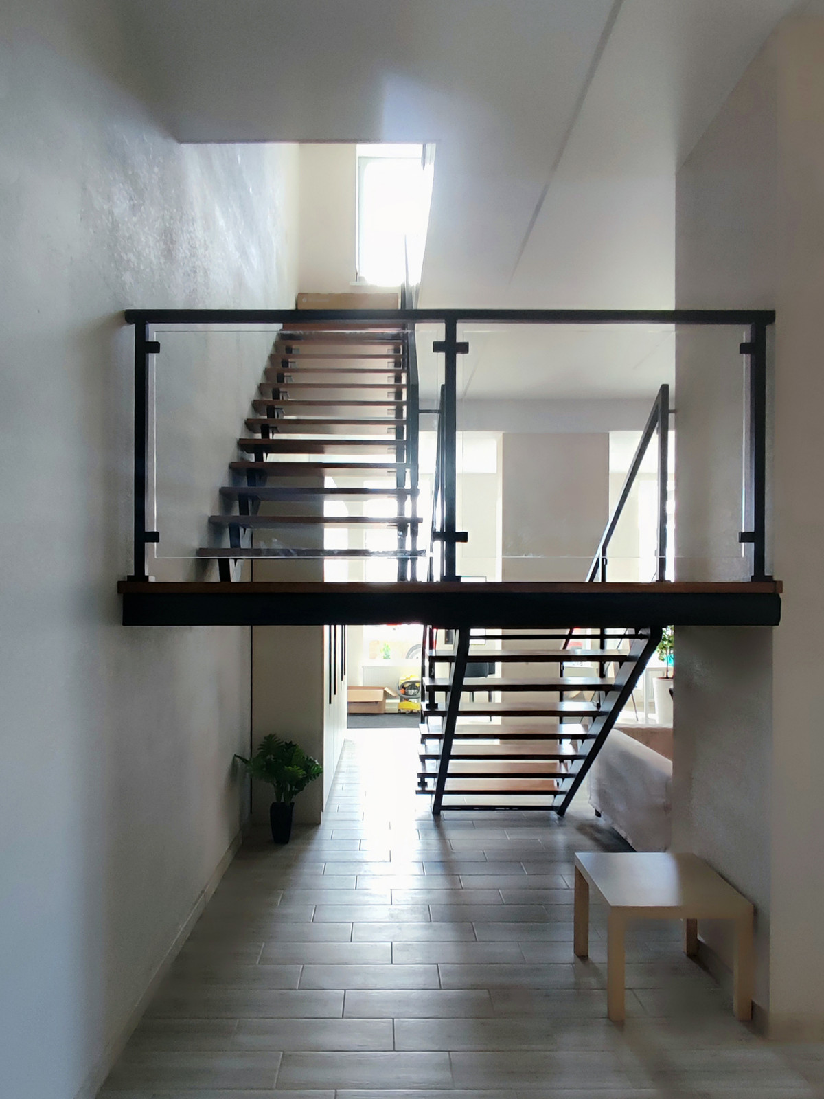 Современная лестница в офис