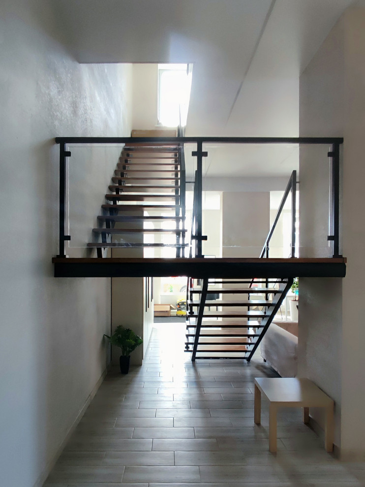 Современная лестница в офис