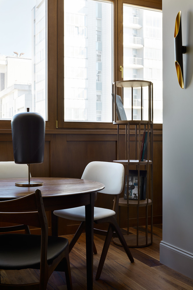 Современная московская квартира с предметами мебели mid-century