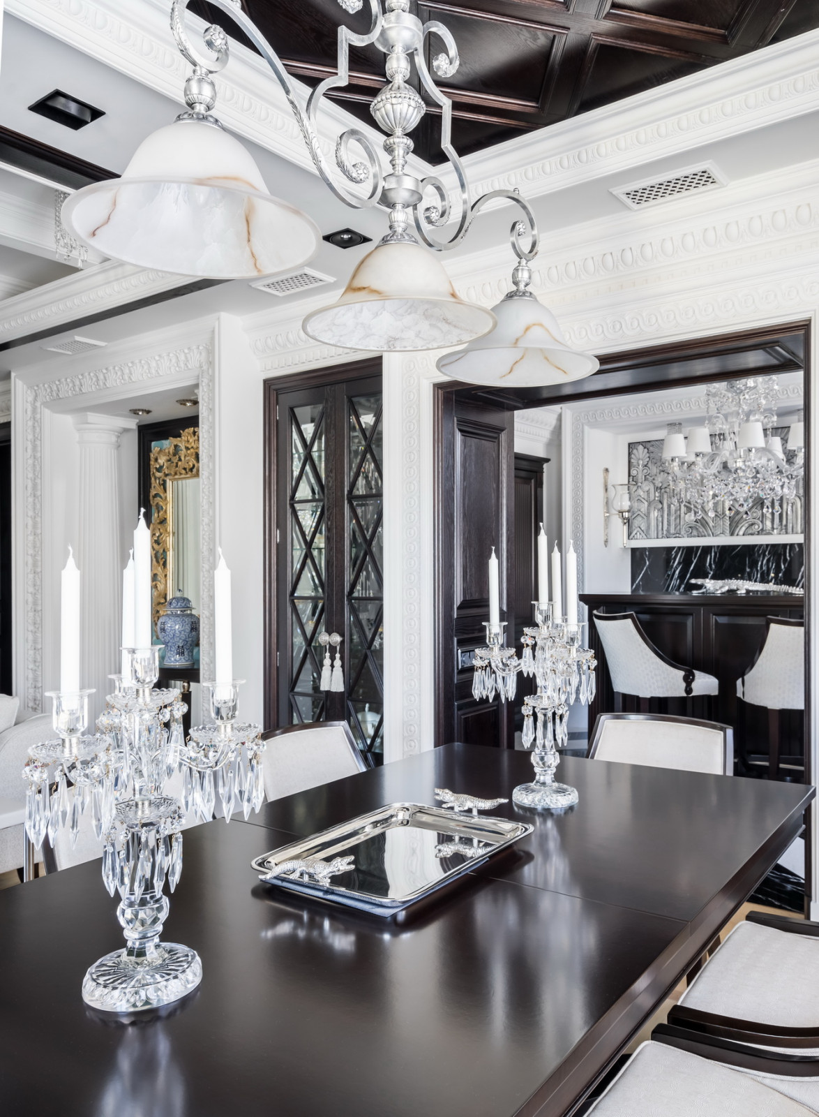 Интерьер квартиры в стиле современной классики с элементами Ар-Деко в Петербурге