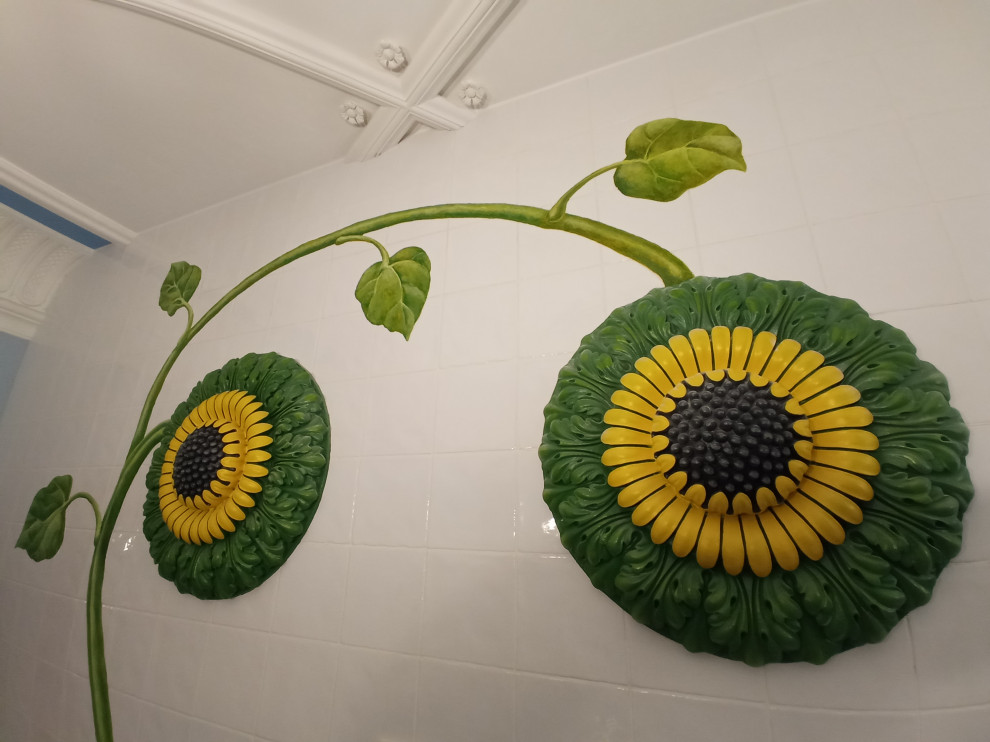 Рельефно-живописное панно в холле квартиры