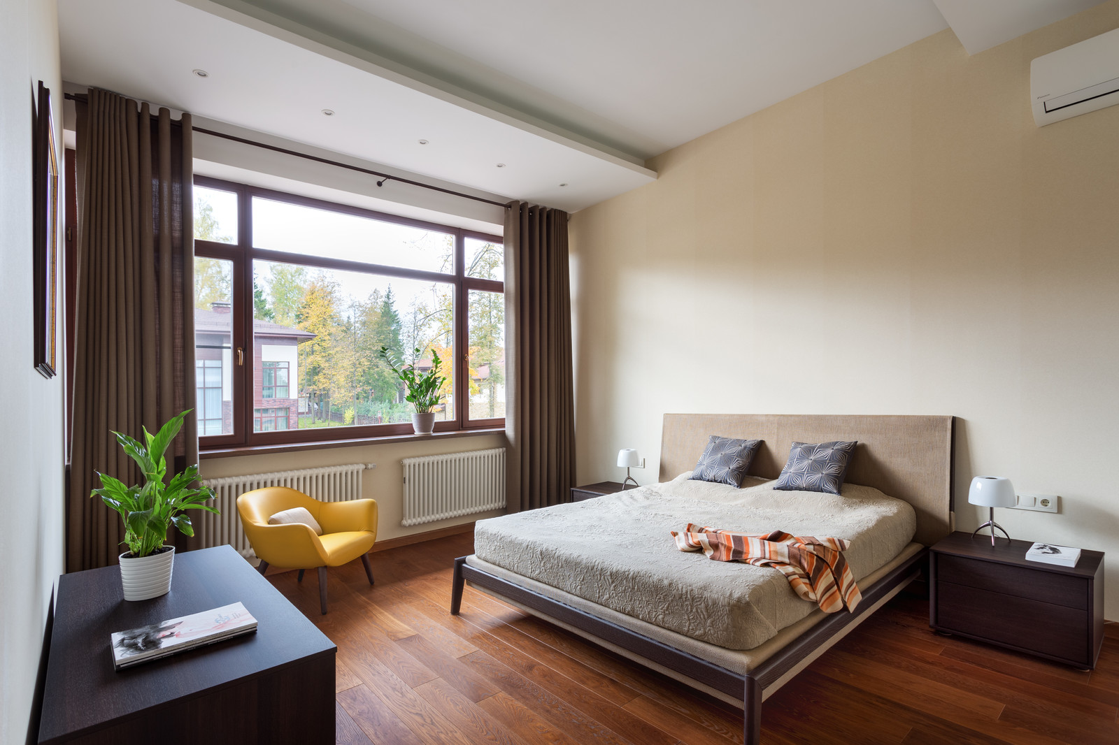 Спальня загородного дома в Подмосковье