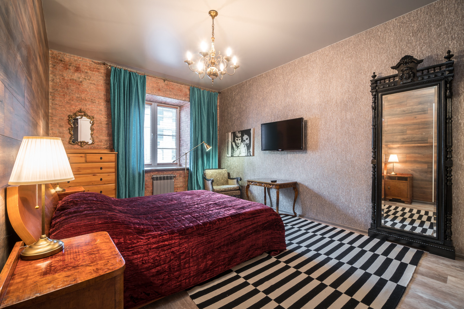 Apartment with Fusion Design and Vintage Furniture in St. Petersburg