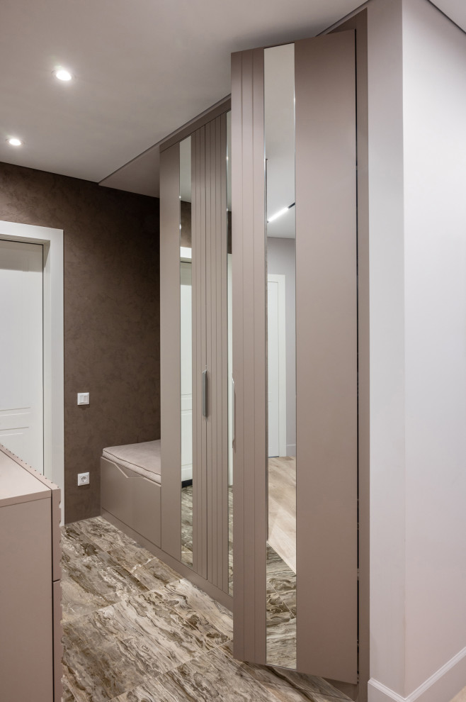 Шкаф с интегрированными зеркалами