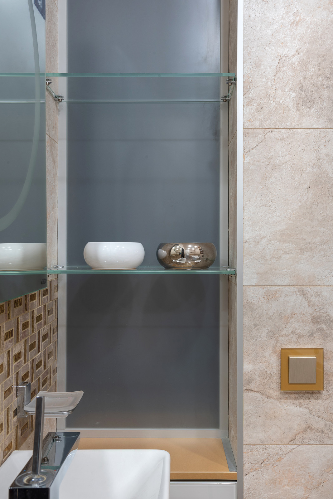 Разные полюса.