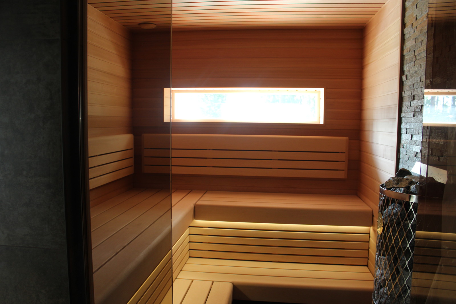 Сауна стены канадский кедр полки липа печь IKI