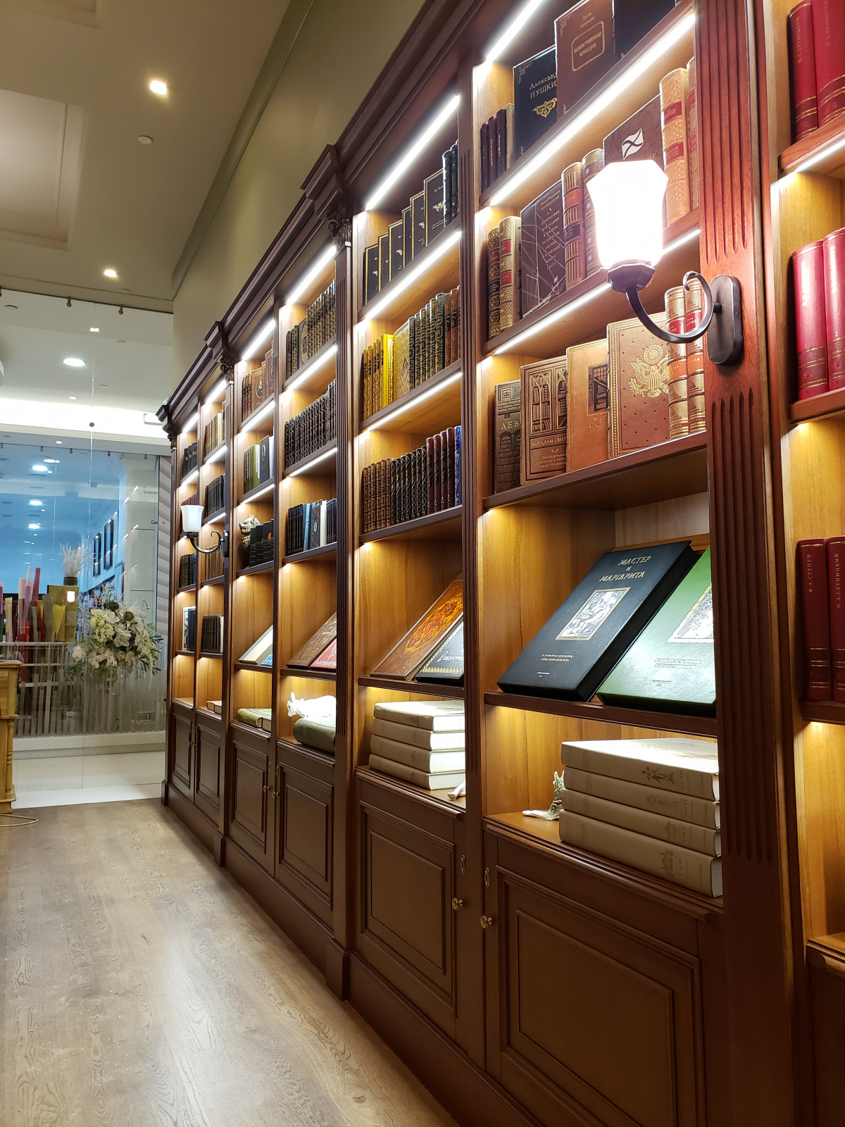 ExLibris книжный бутик-библиотека в ТЦ Времена Года