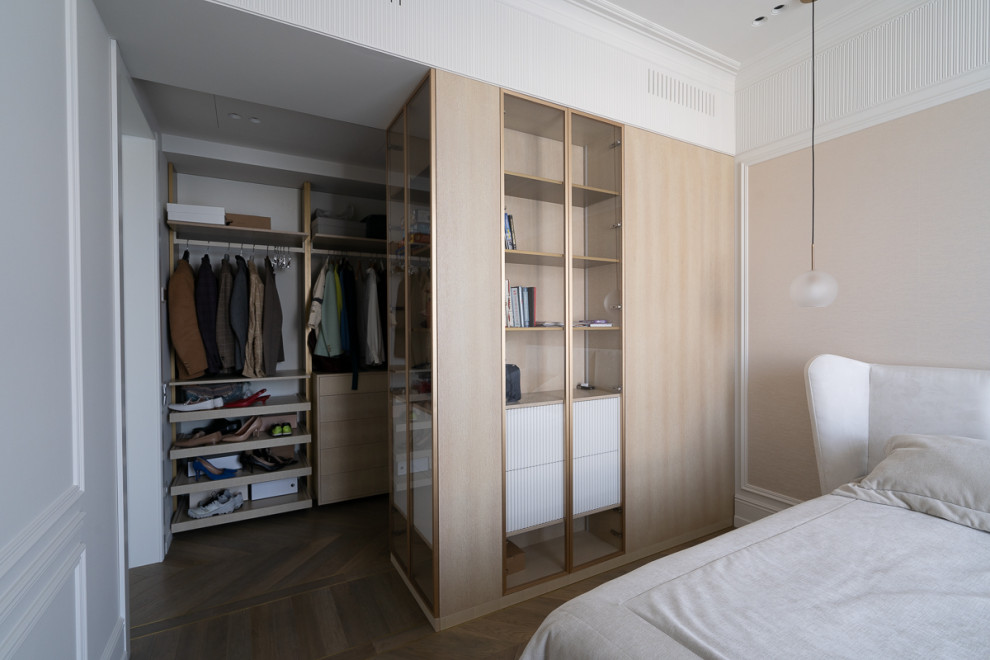 Гардеробная комната в маленькой спальне