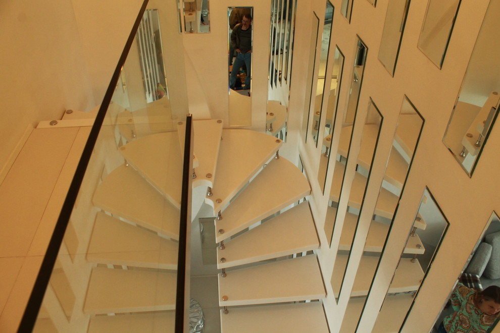 Лестница в малом пространстве в стиле Хай-тек