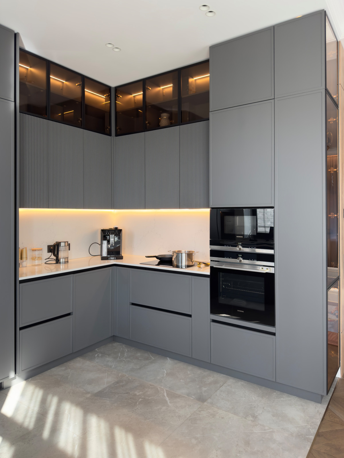 Обложка проекта: Кухня с кладовой в загородном доме