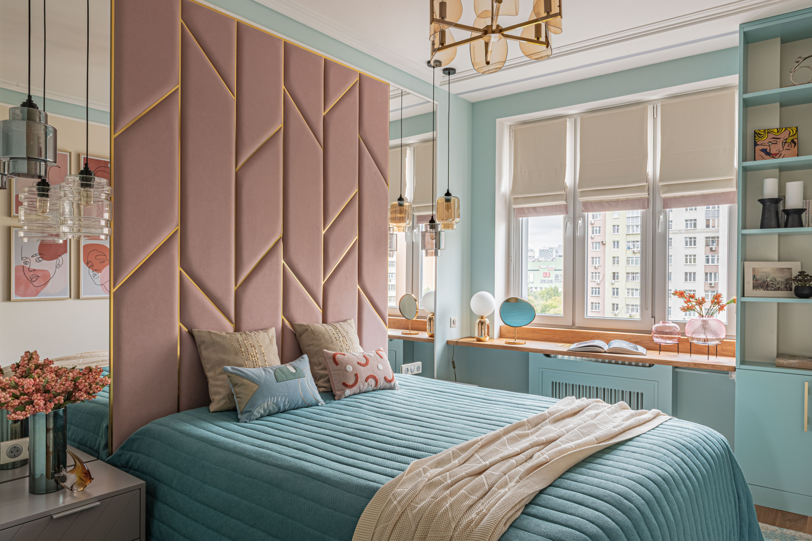 Houzz тур: Цветной интерьер в духе конструктивизма