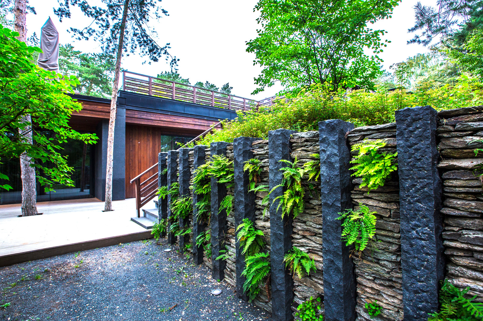 Обложка альбома: Красивый вид с водоемом