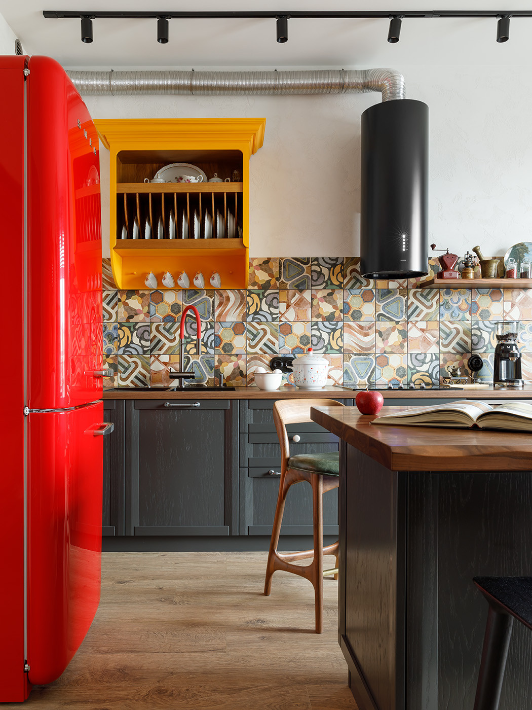 ЯРКАЯ ЭКЛЕКТИЧНАЯ КВАРТИРА