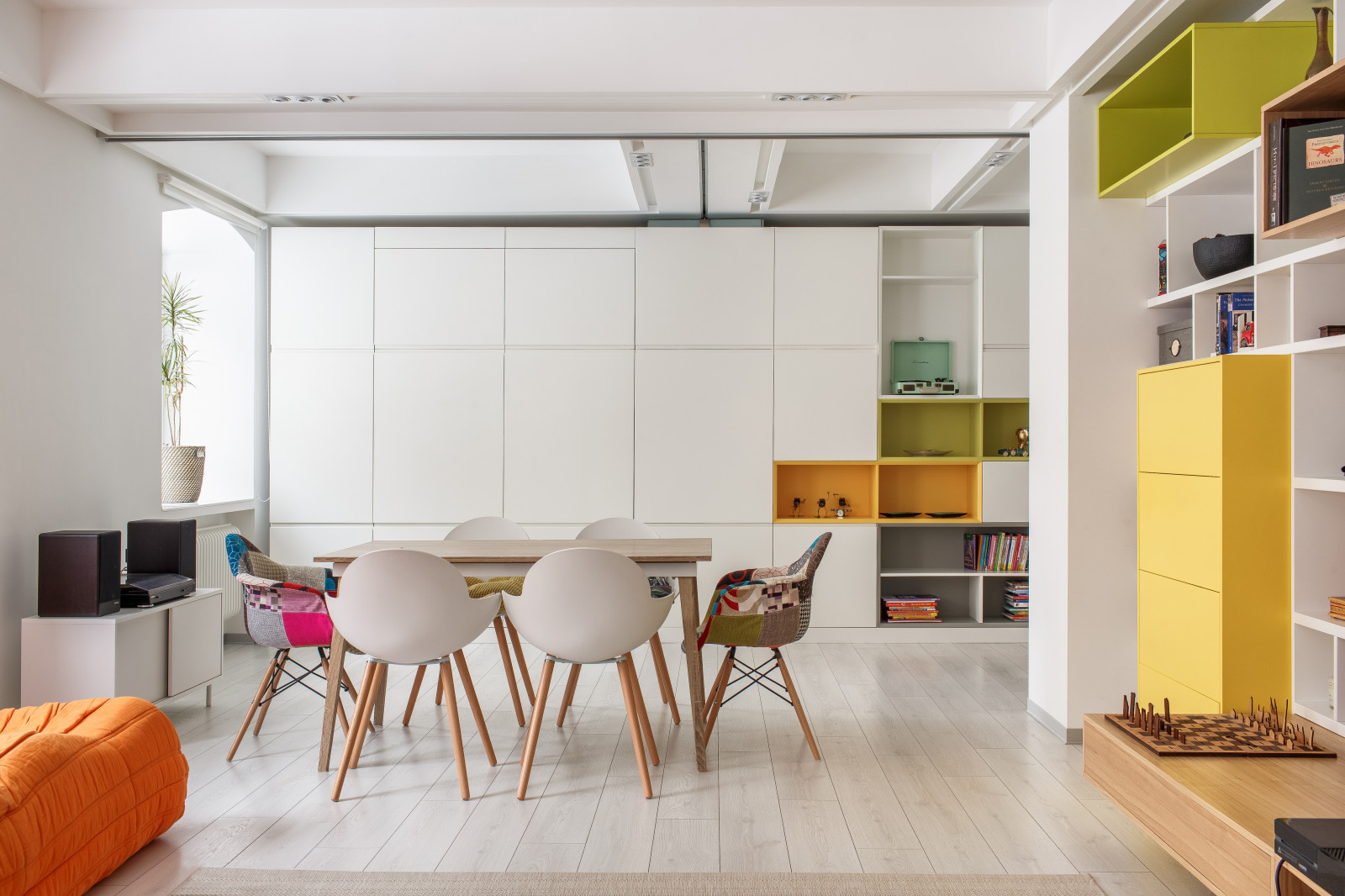 Белая квартира на Самарской площади