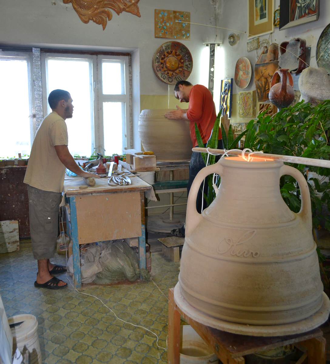 Горшки, амфора и кашпо для ресторана Olivo