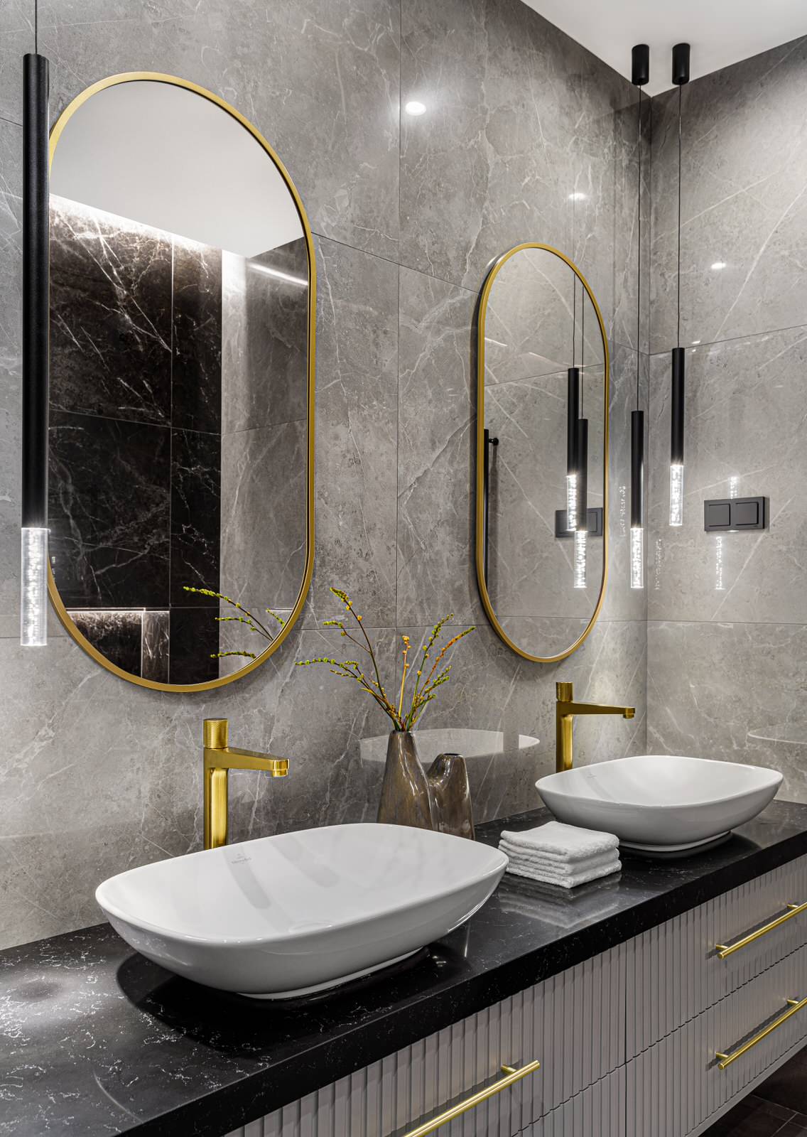 Монохромный серый в реализованном дизайн-проекте в Москве